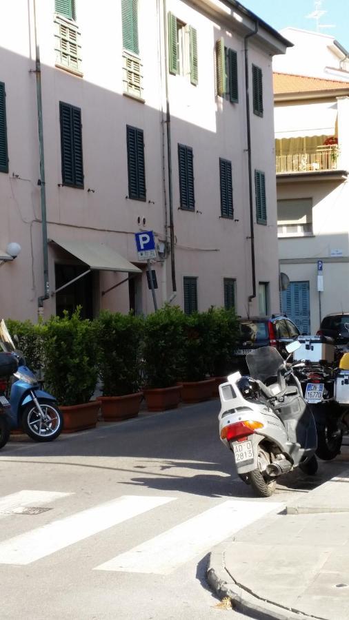 Casa Di Titta Vicino Al Mare Villa Viareggio Exterior photo